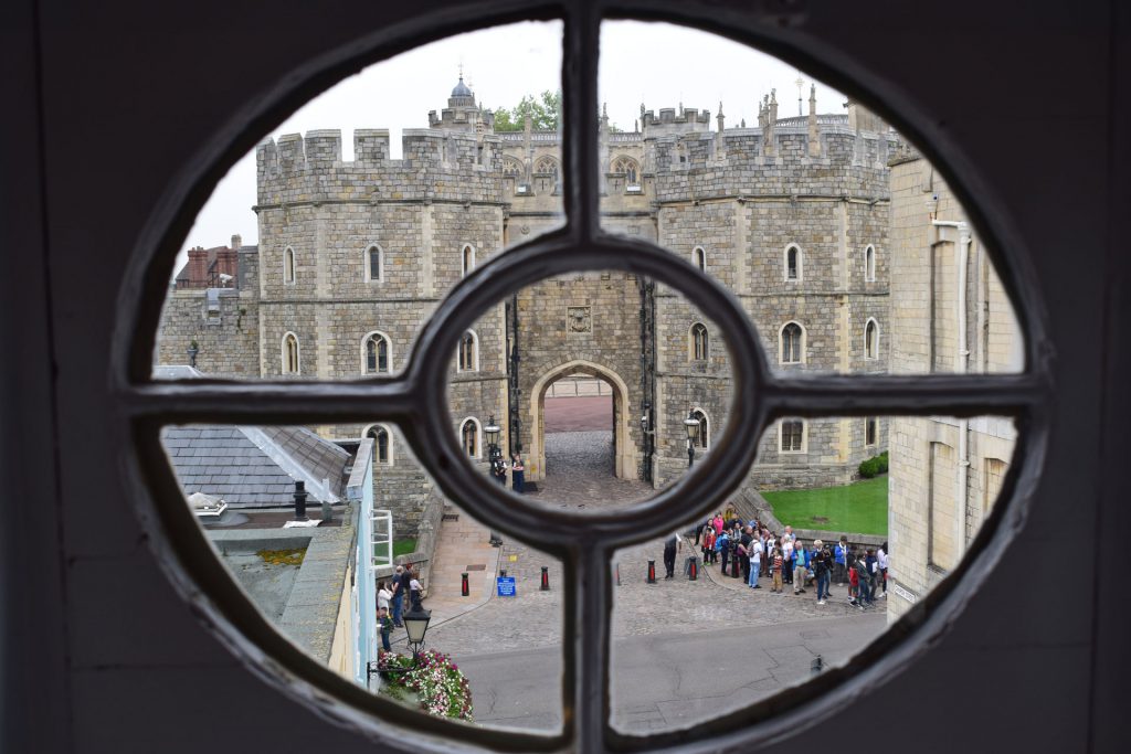 This idyllic townhouse is situated right outside the castle walls, along the quaint historic cobbled streets of Windsor Castle.

Sleeps up to 9 people
3 double bedrooms
1 twin bedroom
1 single bedroom/nursery
2 bathrooms
Best location in Windsor with incredible views
4 storey townhouse
Fully and luxuriously furnished