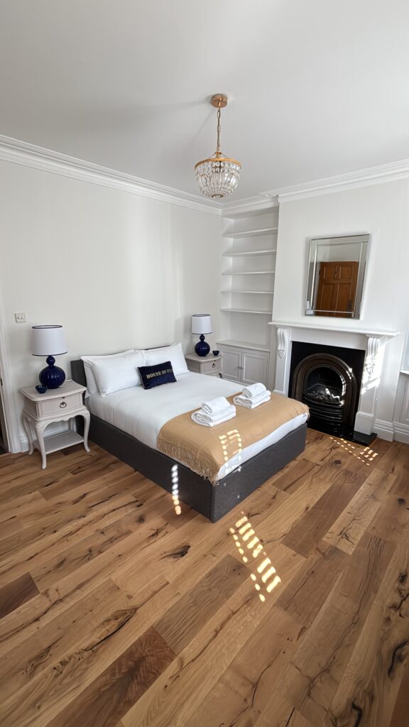 This rare 4-bedroom home with a private garden sits just steps from the Long Walk and iconic Windsor Castle.

Sleeps up to 8 people
4 double bedrooms
2.5 bathrooms
Private enclosed garden
Incredible location in Windsor, next to The Long Walk
3 storey townhouse
Fully and luxuriously furnished