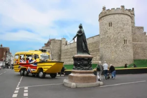 alt="Windsor Duck Tour splashing into river"