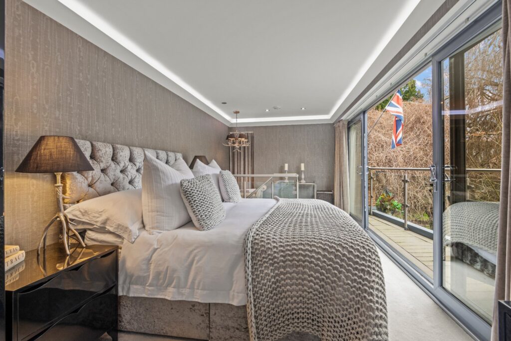 Closest Home to Windsor Castle bedroom