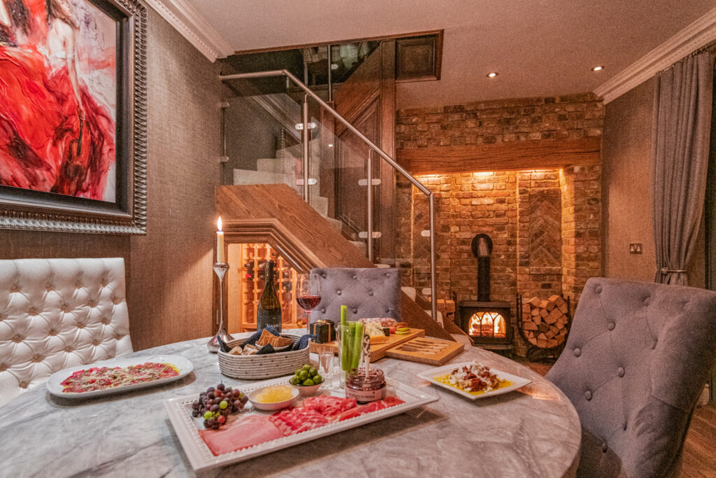 Closest Home to Windsor Castle dining area