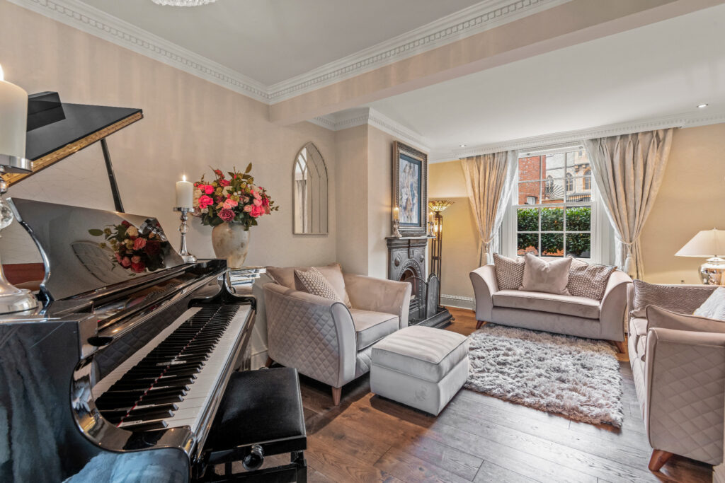 Serviced apartment in Windsor living room