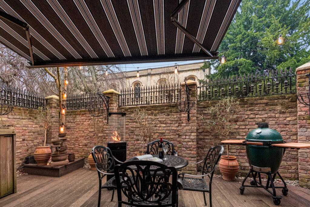Closest Home to Windsor Castle courtyard garden
